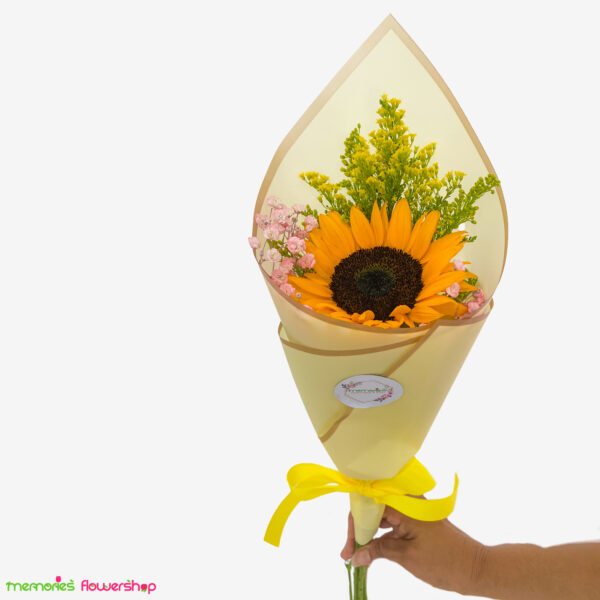 Mini ramo de girasol, solidago y gypsophila rosada